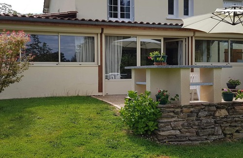 Saint-Jory-de-Chalais Cottage | House in Périgord Limousin Park with air conditioning