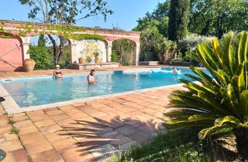 Saint-Paulet-de-Caisson Villa | House in Provence with pool & nature, sleeps 10