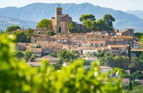 Saint-Pons-de-Mauchiens House | House in idyllic village between vineyards and sea