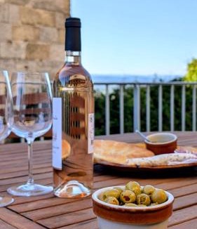 Saint-Pons-de-Mauchiens House | House in idyllic village between vineyards and sea
