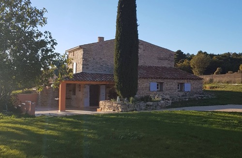 Sainte-Croix-a-Lauze House | House in Luberon.