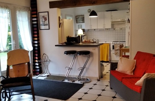 Saint-Jean-aux-Bois Bed & Breakfast | House in landscaped garden
