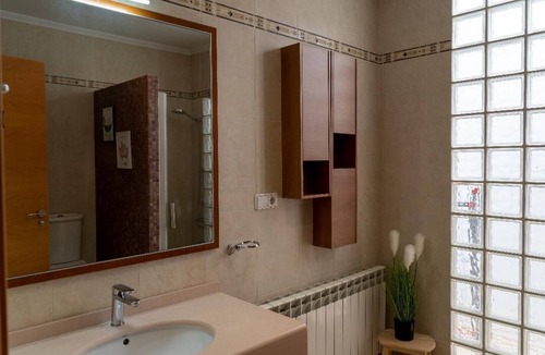 Corbera d'Ebre Ski Chalet | House in Les Terres del Ebre with large spaces, terrace, barbecue and garage.