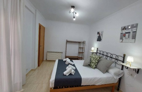 Corbera d'Ebre Ski Chalet | House in Les Terres del Ebre with large spaces, terrace, barbecue and garage.