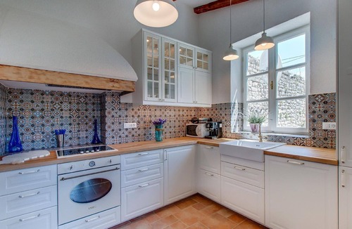 Mali Losinj House | House in Osor with Furnished Terrace