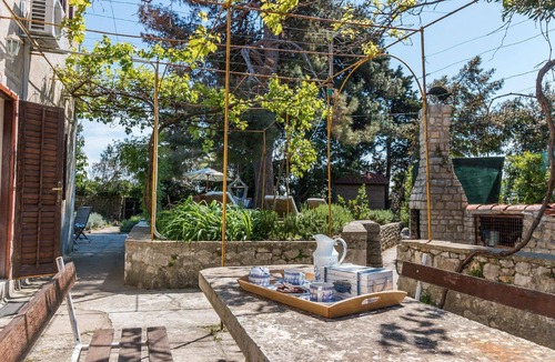 Mali Losinj House | House in Osor with Furnished Terrace