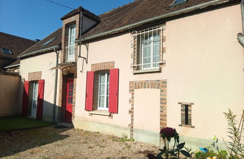 Les Sieges House | House in Othe