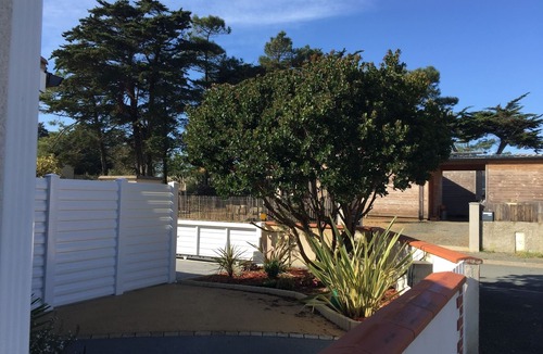 Bretignolles-sur-Mer House | House in quiet area, terrace and fenced garden near beaches