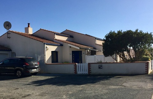 Bretignolles-sur-Mer House | House in quiet area, terrace and fenced garden near beaches
