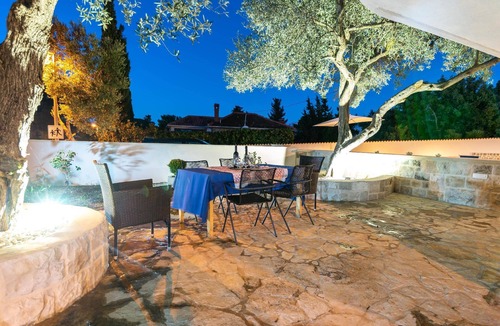 Splitska House | House in Splitska with Free Parking