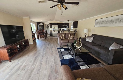 Taylor House | House in Taylor near Samsung
