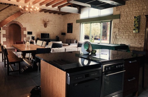 La Tour-Saint-Gelin House | House in the country