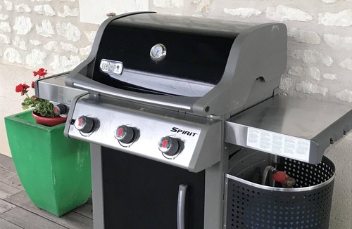 La Tour-Saint-Gelin House | House in the country