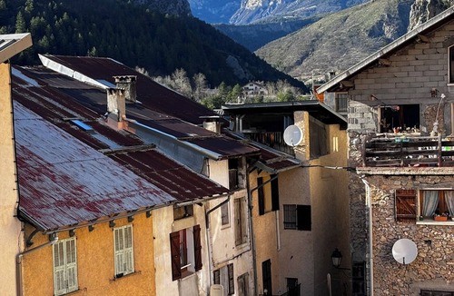 Guillaumes House | House in the heart of the village! Close to all shops and activities!