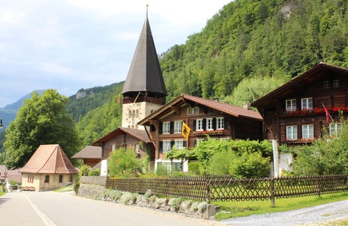 Wassen Ski Chalet | House in the middle of the Swiss Alps