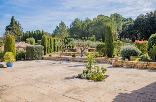 Uchaux Villa | House in the middle of vineyards with fully enclosed grounds and secure swimming pool
