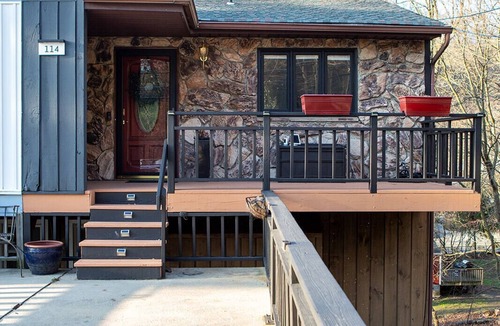 Lambertville House | House in the Tree Tops - 3BR & 2.5BA