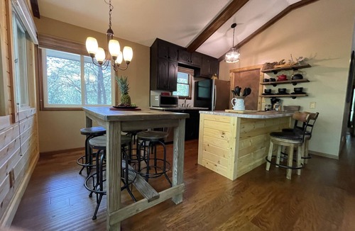 Cassville House | House in the trees/woods