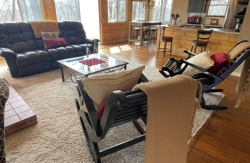 Cassville House | House in the trees/woods