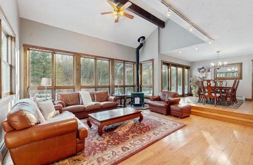 Center Conway House | House In The Woods