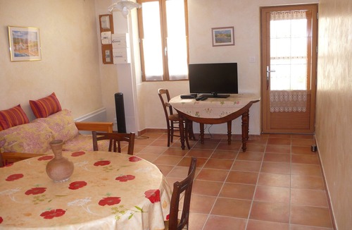 Feuilla House | House in village 15 minutes from the sea