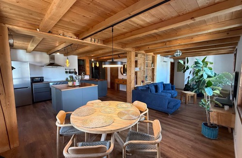 Chanaz Apartment | House in village center and swimming pool