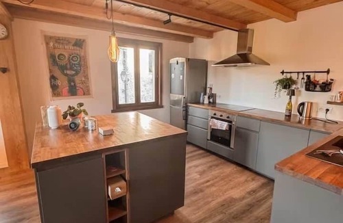 Chanaz Apartment | House in village center and swimming pool