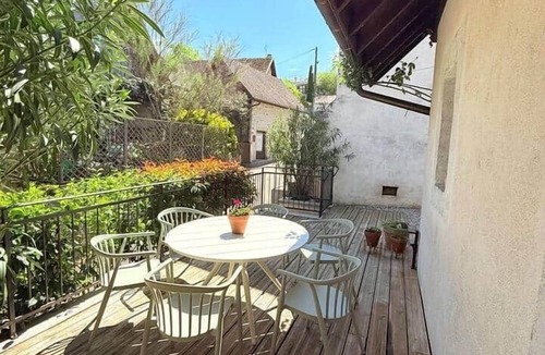 Chanaz Apartment | House in village center and swimming pool