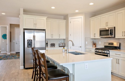 Sienna Hills House | House it Going 2 master suites! Community POOL and HOT TUB!