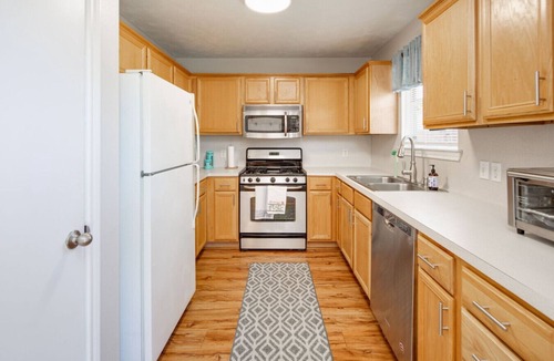 Steeplechase House | House just 3 miles from TAMU