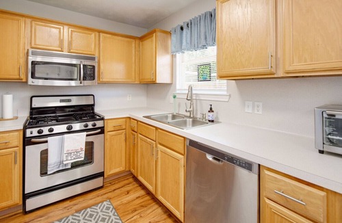 Steeplechase House | House just 3 miles from TAMU