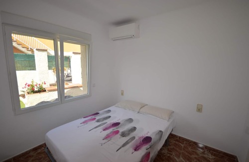 Sant Miquel de Fluvia Ski Chalet | House La Baraka - swimming pool, barbecue, airconditioning, wifi, independent studio.
