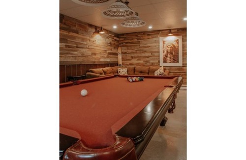 Lambton Ski Chalet | House lake St-François, Billiards, Spa, Wood-burning fireplace.