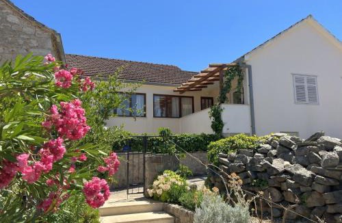 Vrboska House | House Lara