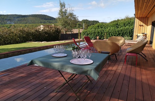 La Roche-Vineuse House | HOUSE Le Cube amidst vineyards