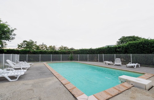 Chambonas House | House 'Les Sources Gite Cabernet' with Shared Pool, Private Terrace and Air Conditioning