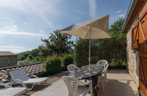 Chambonas House | House 'Les Sources Gîte La Remise' with Shared Pool, Private Terrace and Air Conditioning