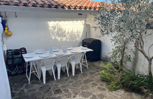 Ile d'Yeu House | House LES VOLETS ROSES