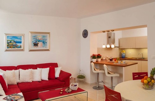 Podglavica House | House Lucmar (105781-K1) - Rogoznica