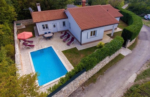 Marceljani House | House Mia- privacy and fenced property
