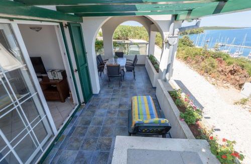 Veli Rat House | House Mirta