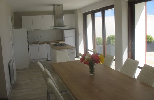 Clohars-Carnoet House | House N°7. 4 *. WIFI Swimming pool 28°; Tennis court; Wooded park 15,000 m²; Car park