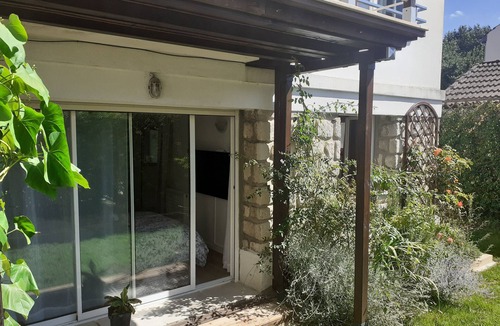 Clamart Apartment | House near a wood in Clamart