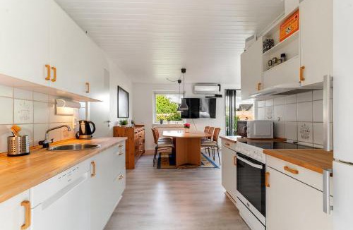 Lystrup Villa | House near public transport