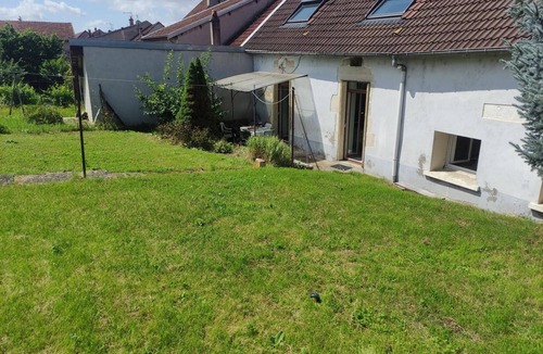 Neufchateau Apartment | House near the train station with outdoor space
