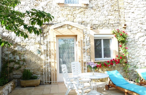 Vedene House | House nice and shaded garden
