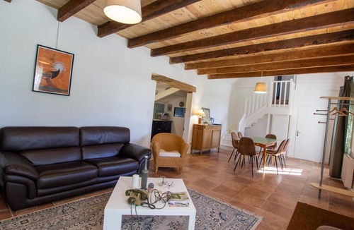 Montpon-Menesterol Cottage | House on 8 hectares, hiking, shared pool