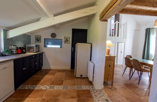 Montpon-Menesterol Cottage | House on 8 hectares, hiking, shared pool