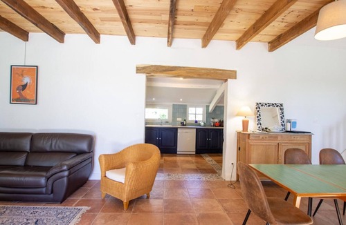 Montpon-Menesterol Cottage | House on 8 hectares, hiking, shared pool