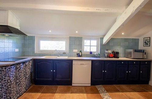 Montpon-Menesterol Cottage | House on 8 hectares, hiking, shared pool